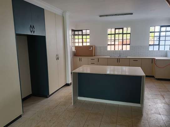 5 Bed House with En Suite at Ridgeways image 7