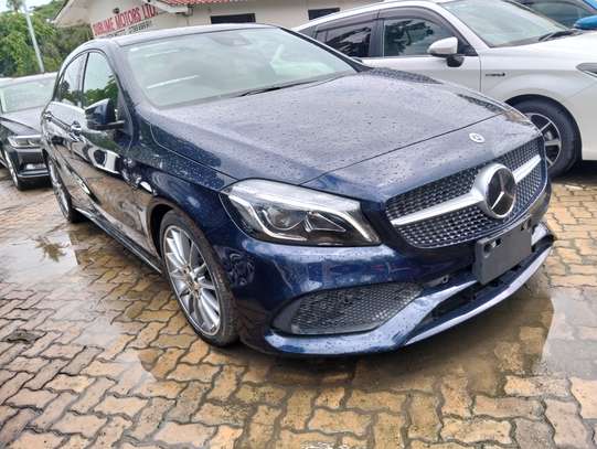 Mercedes A180 with sunroof image 7