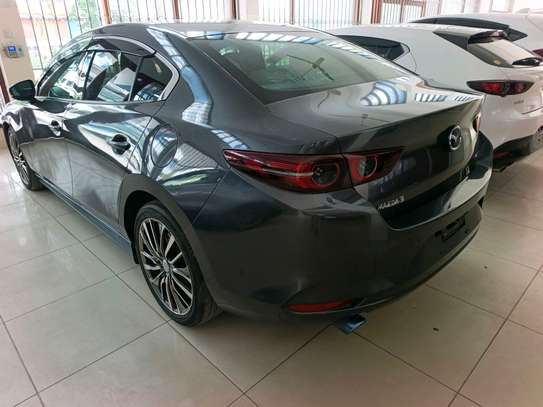 Mazda 3 sedan image 2
