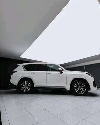 Lexus LX600 2022 Sport White image 3