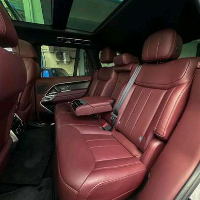 Land Rover Range Rover Vogue Black Luxury SUV image 6