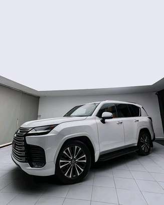 Lexus LX600 2022 Sport White image 9