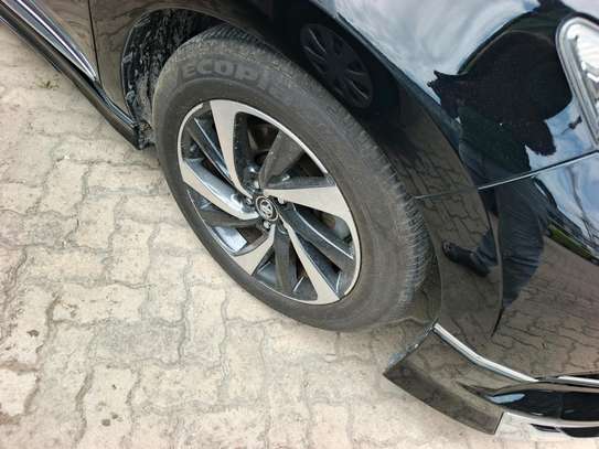 Toyota Harrier Turbo image 5