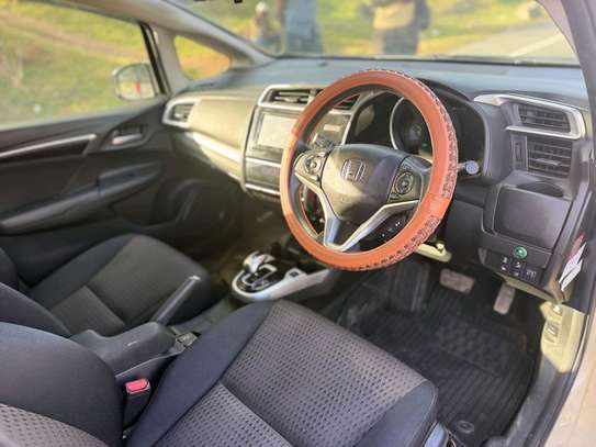 Honda Fit hybrid cream 2018 2WD image 2