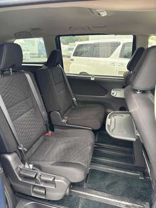 Nissan Serena s-hybrid image 5