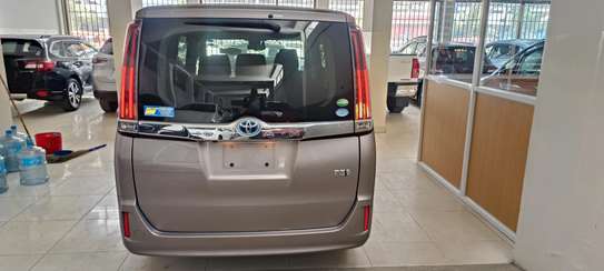 Toyota Noah hybrid Gold 2018 image 14
