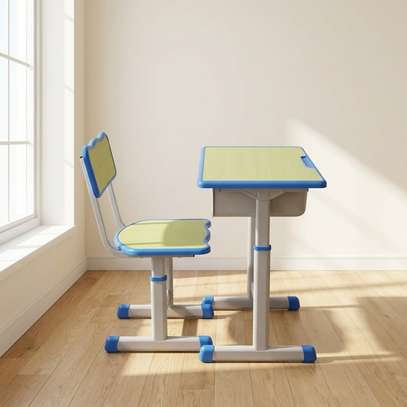Kids Furniture : Adjustable Kids Desk and Chair Set image 4