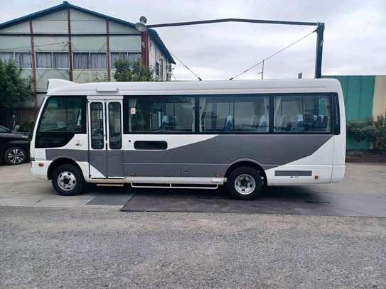 Mitsubishi Rosa 28 seater bus image 2