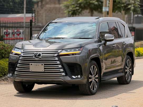 2022 Lexus LX600 image 3