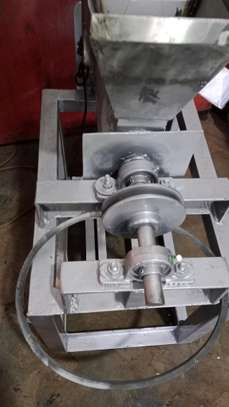 Peanut butter grinding machine image 3