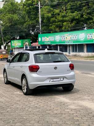 volkswagen polo with sunroof image 3