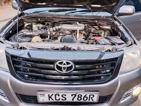 TOYOTA HILUX DOUBLE CAB MANUAL LOCALLY ASSEMBLED image 12