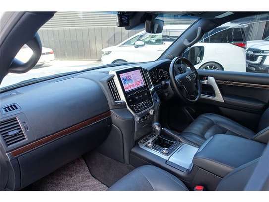 2020 TOYOTA LANDCRUISER image 10