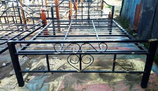 Simple metal bed image 2