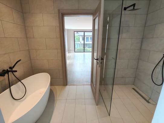 4 Bed Villa with En Suite at Runda image 7