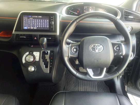 Toyota Sienta hybrid black 2018 XD-L image 13