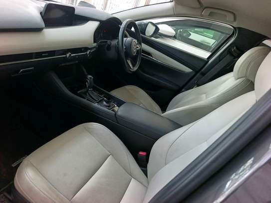 Mazda 3 sedan image 5