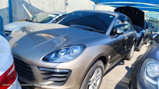 Porsche Macan gold 2018 image 2