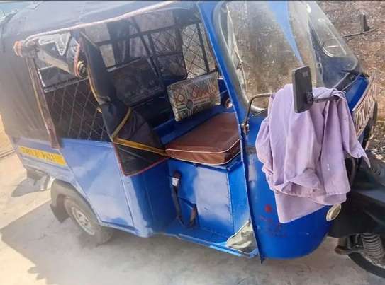 Tuktuk Piaggio large diesel engine image 3