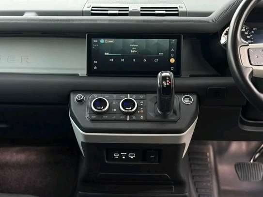 Land Rover Defender 110 Series 2020 image 7