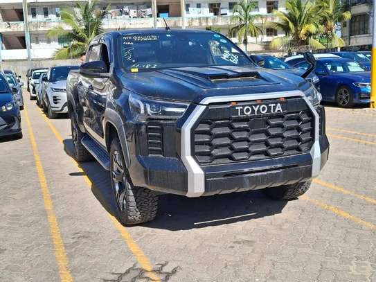 TOYOTA HILUX DOUBLE CABIN 2019MODEL FULLY LOADED image 3