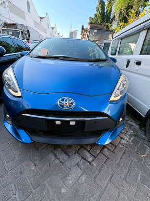 Toyota   aqua hybrid image 5