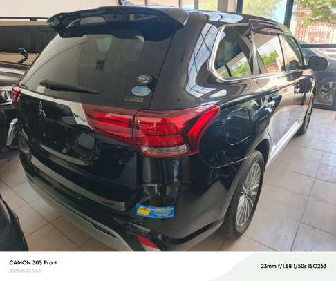 Mitsubishi outlander PHv image 7