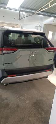Toyota Rav4 Green 2020 image 10