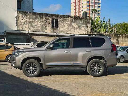 Toyota land cruiser Prado Kakadu 2020 Diesel image 10