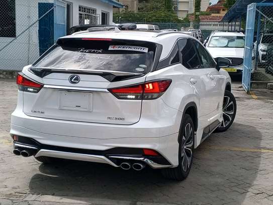 Lexus RX300 image 9