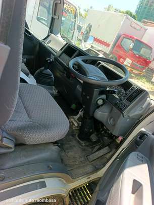 Isuzu Elf NPR85 chasis image 2
