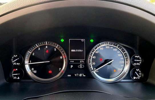 2019 Lexus LX570 image 7