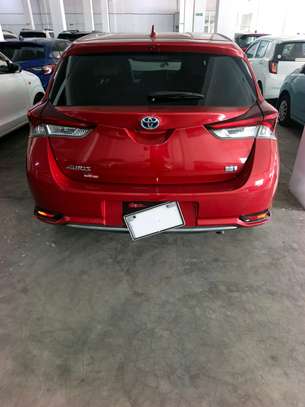 Toyota Auris hybrid image 7