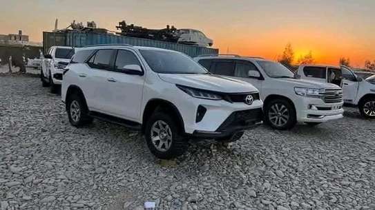 Toyota Fortuner White 2018 4x4 image 2