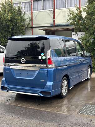 Nissan Serena s-hybrid image 2