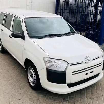 Toyota succeed image 2
