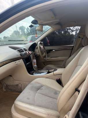 Merecedes Benz E320 image 2