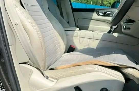 Volvo XC60 image 11