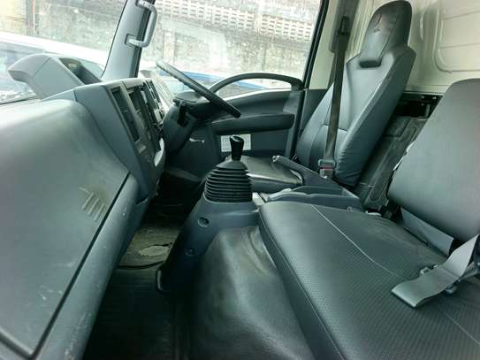 ISUZU NPR85 freezer image 4