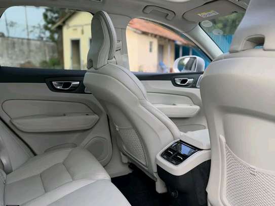 2019 VOLVO XC90 D4 image 11