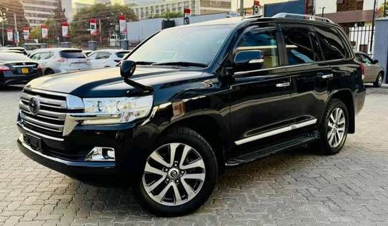 Toyota Land cruiser ZX V8 black color 2018 model image 7