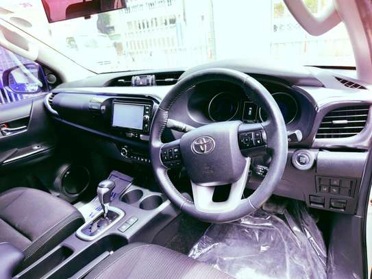 Toyota Hilux double cabin white 2017 diesel 4wd image 11