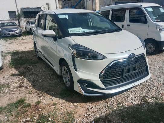 Toyota sienta hybrid system image 4
