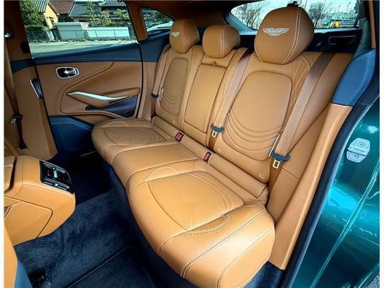 2022 ASTON MARTIN DBX BASE GRADE image 11