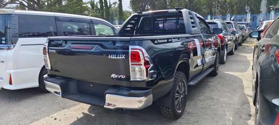 Toyota Hilux black single cabin Manual Diesel 2018 image 3
