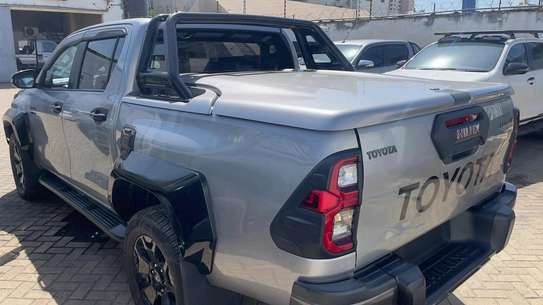 TOYOTA HILUX ROGUE DOUBLE CAB 2018MODEL image 4