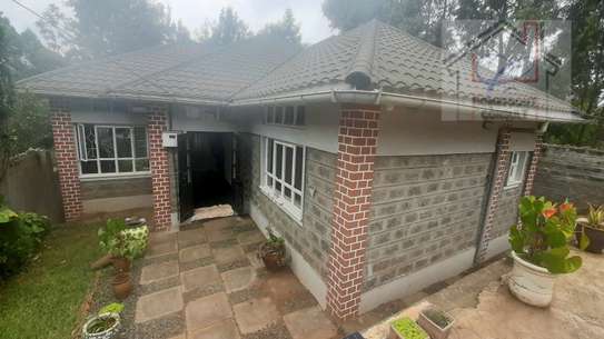 Elegant 5bedroomed residence,all en-suite ¼acre image 14