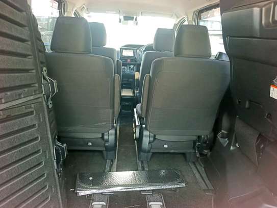 Toyota Noah hybrid image 10