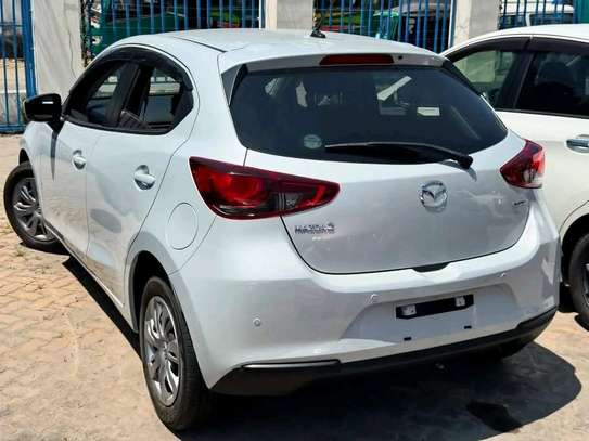 Mazda 2 Silver Hatchback Compact Efficient City Car image 8