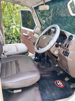 TOYOTA LAND CRUISER HARDTOP 5 DOOR image 7